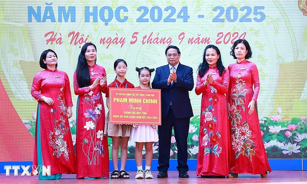 Thủ tướng: Dạy tốt, học tốt để đưa dân tộc Việt Nam trở thành dân tộc thông thái