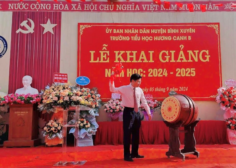 Vĩnh Phúc: Lãnh đạo huyện Bình Xuyên dự Lễ khai giảng năm học mới 2024 -2025