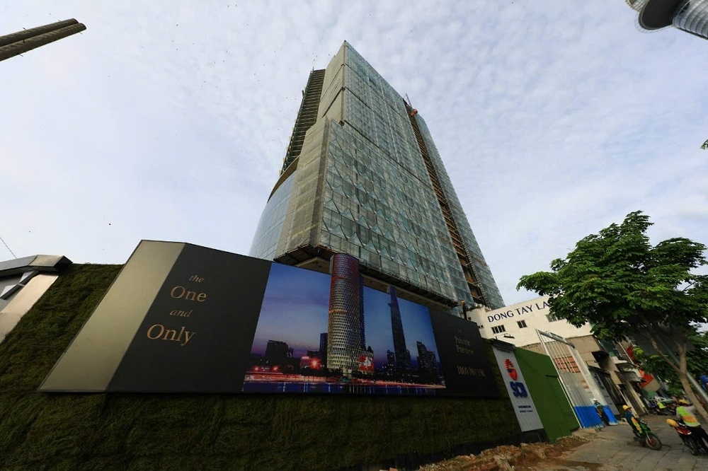 Toà nhà chọc trời Saigon One Tower “làm xấu bộ mặt” Thành phố Hồ Chí Minh sau 17 năm vẫn “bất động”