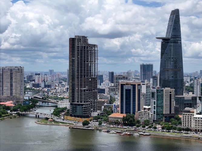 Toà nhà chọc trời Saigon One Tower “làm xấu bộ mặt” Thành phố Hồ Chí Minh sau 17 năm vẫn “bất động”