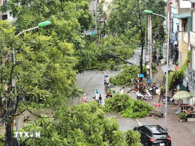 Bí thư Thành ủy Hà Nội: Khẩn trương giúp người dân ảnh hưởng bão số 3 vượt khó