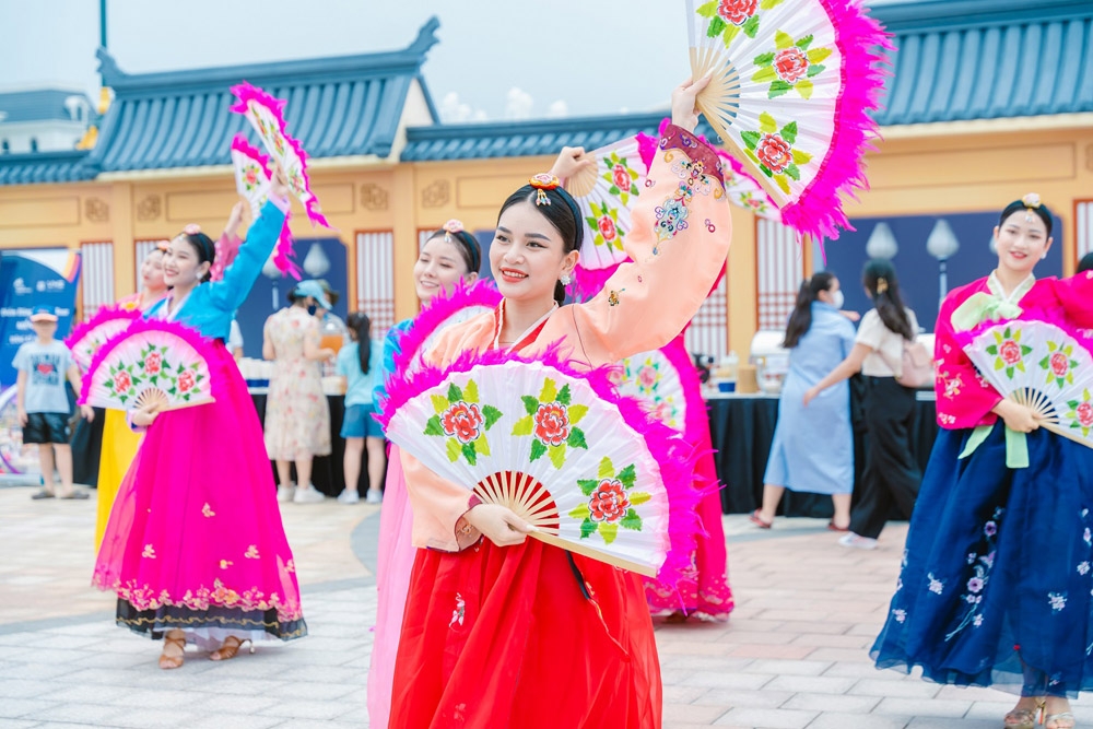 8WONDER Moon Festival ủng hộ toàn bộ doanh thu bán vé khắc phục hậu quả cơn bão Yagi