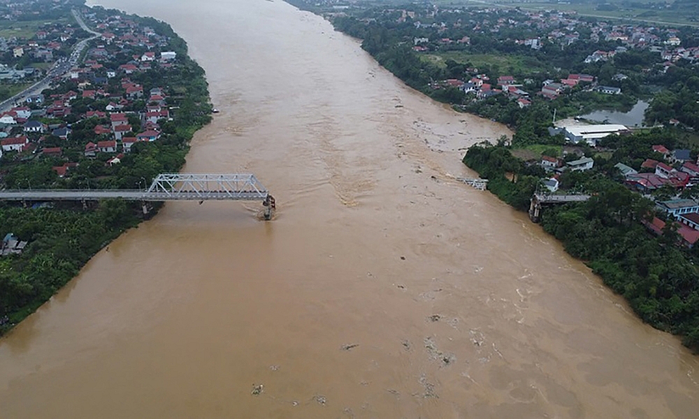 Thủ tướng chỉ đạo tập trung khắc phục sự cố sập cầu Phong Châu, ứng phó, khắc phục hậu quả mưa lũ, sạt lở