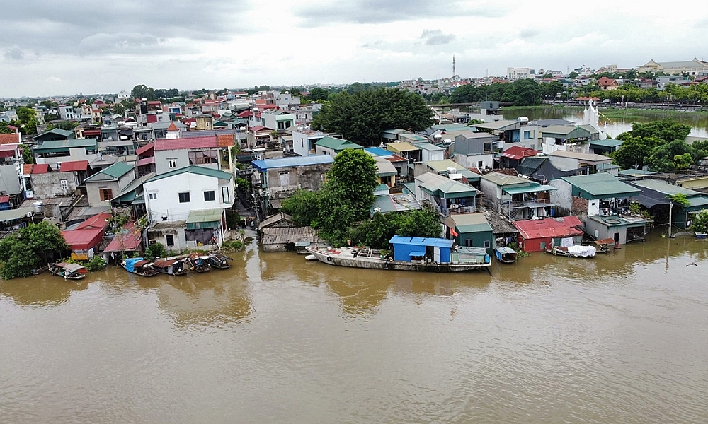 Hà Nam: Chủ động ứng phó với lũ lớn trên sông, di dời dân đến nơi an toàn