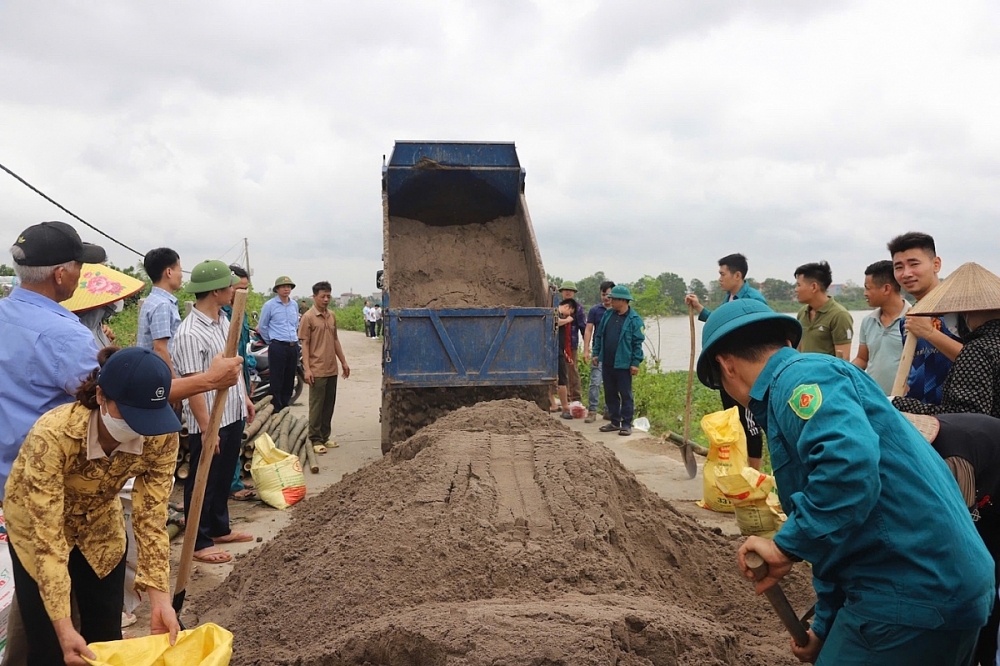 Bắc Ninh: Huy động toàn lực khắc phục sạt lở đê sau bão số 3