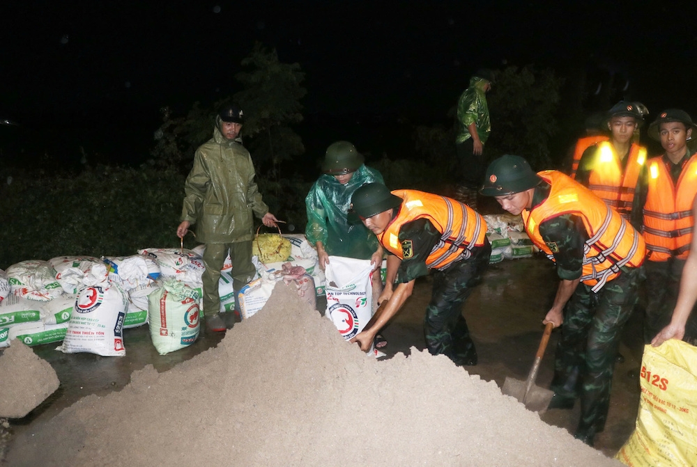 Bắc Ninh: Chủ tịch UBND tỉnh chỉ đạo chống lũ tại đê bối Đẩu Hàn và khu phố Quả Cảm