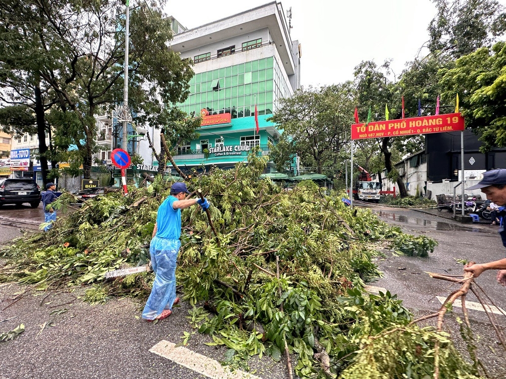 Hà Nội: Quận Cầu Giấy huy động tối đa nguồn lực khắc phục sau bão Yagi