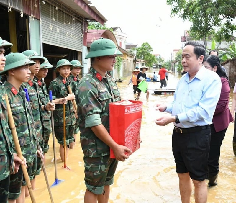 Chủ tịch Quốc hội kiểm tra, chỉ đạo công tác khắc phục hậu quả cơn bão số 3 tại Thái Nguyên