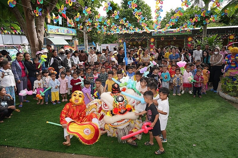 Đông Giang (Quảng Nam): Trao tặng 380 phần quà cho trẻ em qua chương trình “Trung thu cho em”