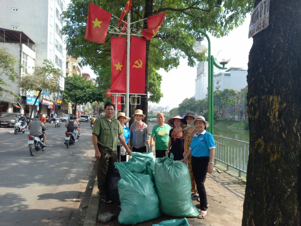 Thanh Xuân (Hà Nội): Phường Hạ Đình ra quân tổng vệ sinh môi trường sau bão số 3