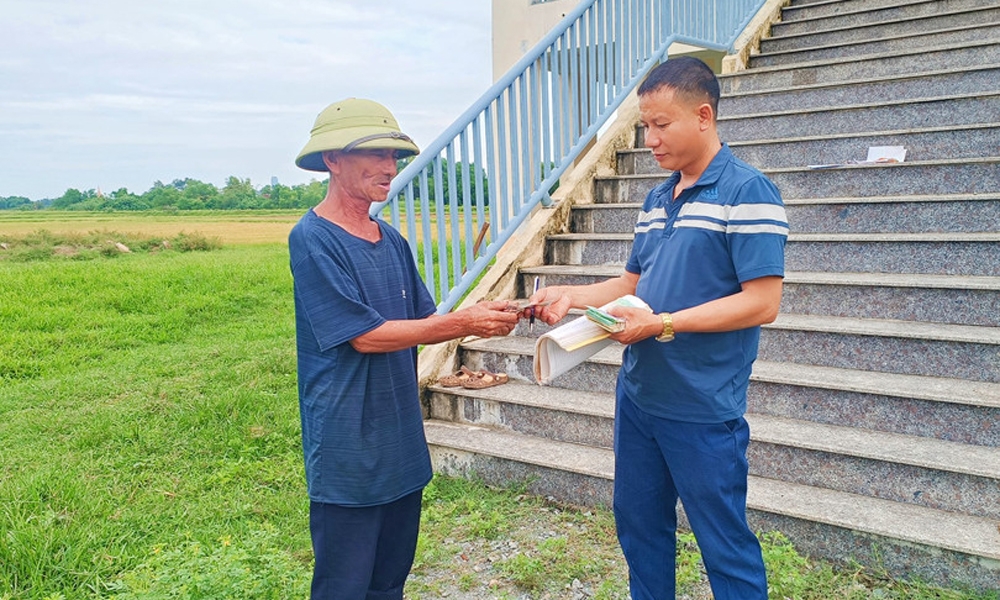 'Nhìn danh sách ủng hộ của xóm nghèo, giật mình tưởng đọc nhầm con số'