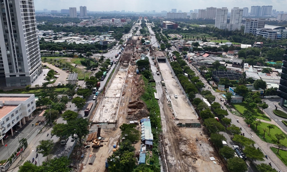 Thành phố Hồ Chí Minh: Hiện trạng hầm chui HC2 Nguyễn Văn Linh vừa bị lùi thời gian thông xe