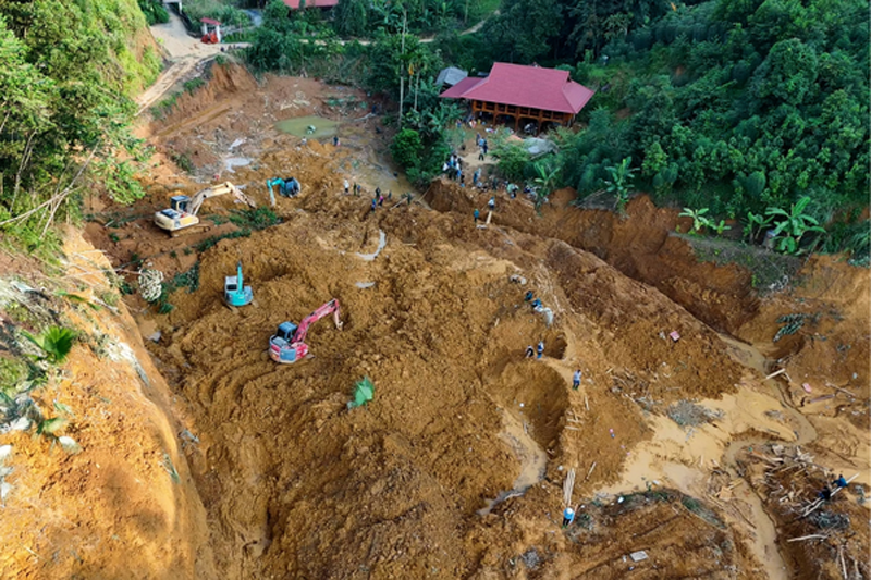 Yên Bái: Ngày đêm tìm kiếm nạn nhân vụ sạt lở đất ở Át Thượng