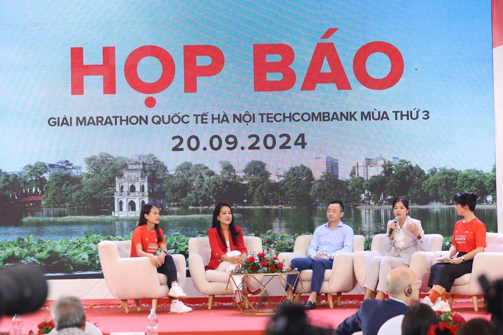 Khai mạc Giải Marathon Quốc tế Hà Nội Techcombank Mùa thứ 3