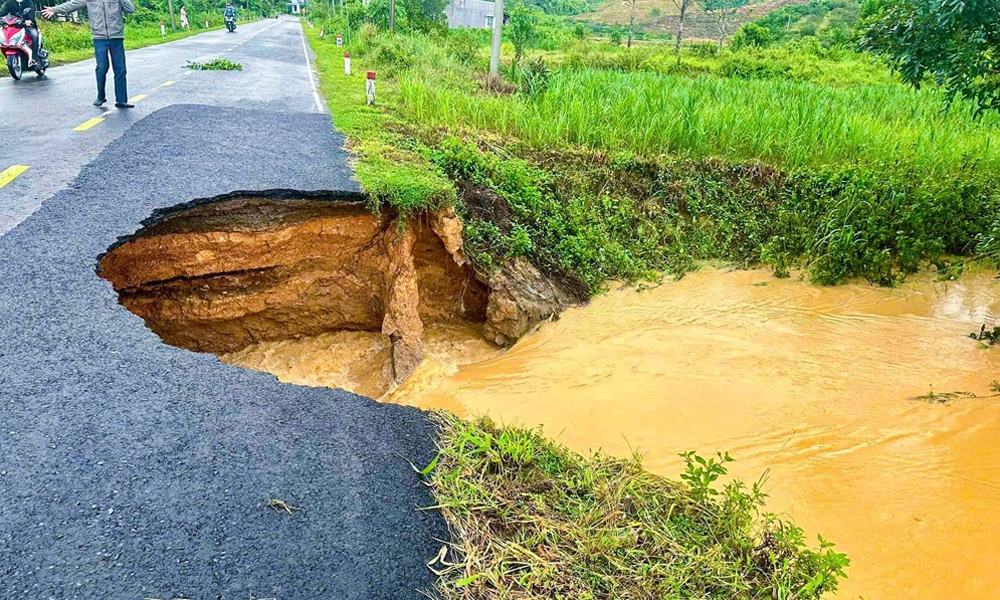 Lâm Đồng: Sạt lở nghiêm trọng tại Tỉnh lộ 721