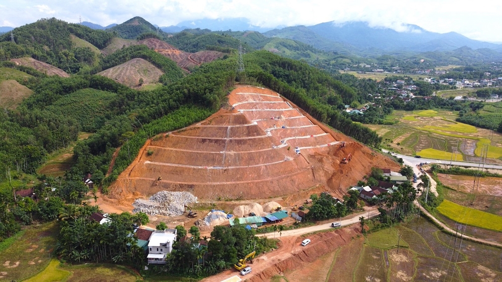 Quảng Ngãi: Tổ chức kiểm tra, đánh giá “mức độ an toàn” trong phương án khắc phục sạt lở tại núi Van Cà Vãi