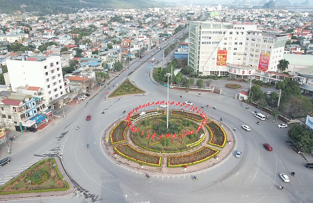 Cẩm Phả (Quảng Ninh): Khôi phục cảnh quan đô thị sau bão số 3