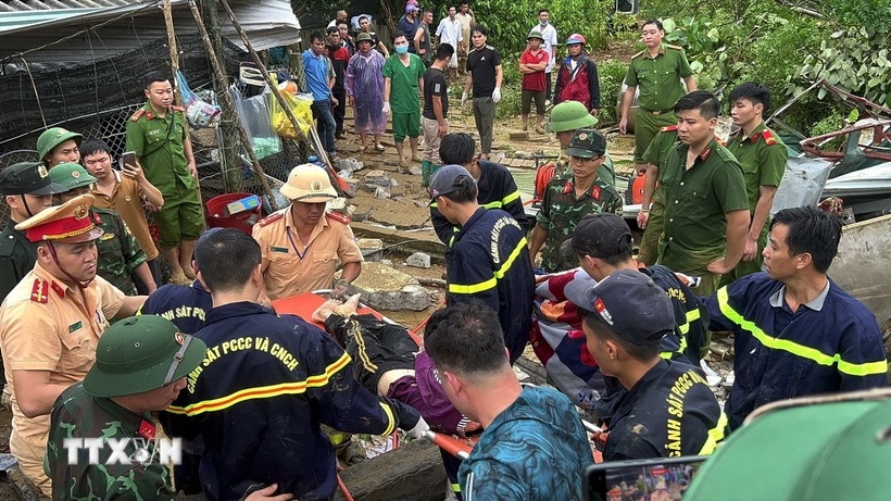 Vụ sạt lở ở Hà Giang: Nhanh chóng cứu người, phương tiện bị mắc kẹt, mất tích