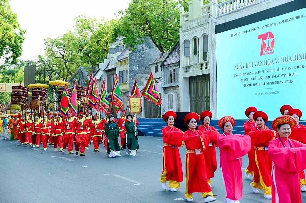 Tái hiện mô hình di tích ở Hồ Gươm: Nên hay không nên?