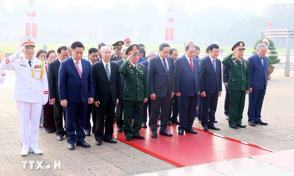 Lãnh đạo Đảng và Nhà nước vào Lăng viếng Chủ tịch Hồ Chí Minh