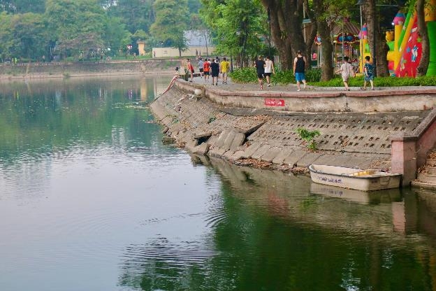 Cầu Giấy (Hà Nội): Khung cảnh nhếch nhác, xuống cấp tại công viên Nghĩa Đô