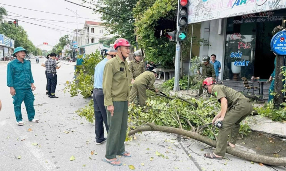 Cẩm Xuyên (Hà Tĩnh): Mở đợt cao điểm giải tỏa hành lang an toàn giao thông đường bộ