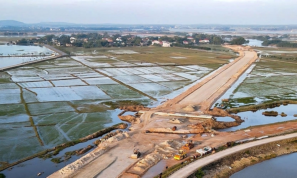 Quyết liệt đẩy mạnh giải ngân vốn đầu tư công những tháng cuối năm