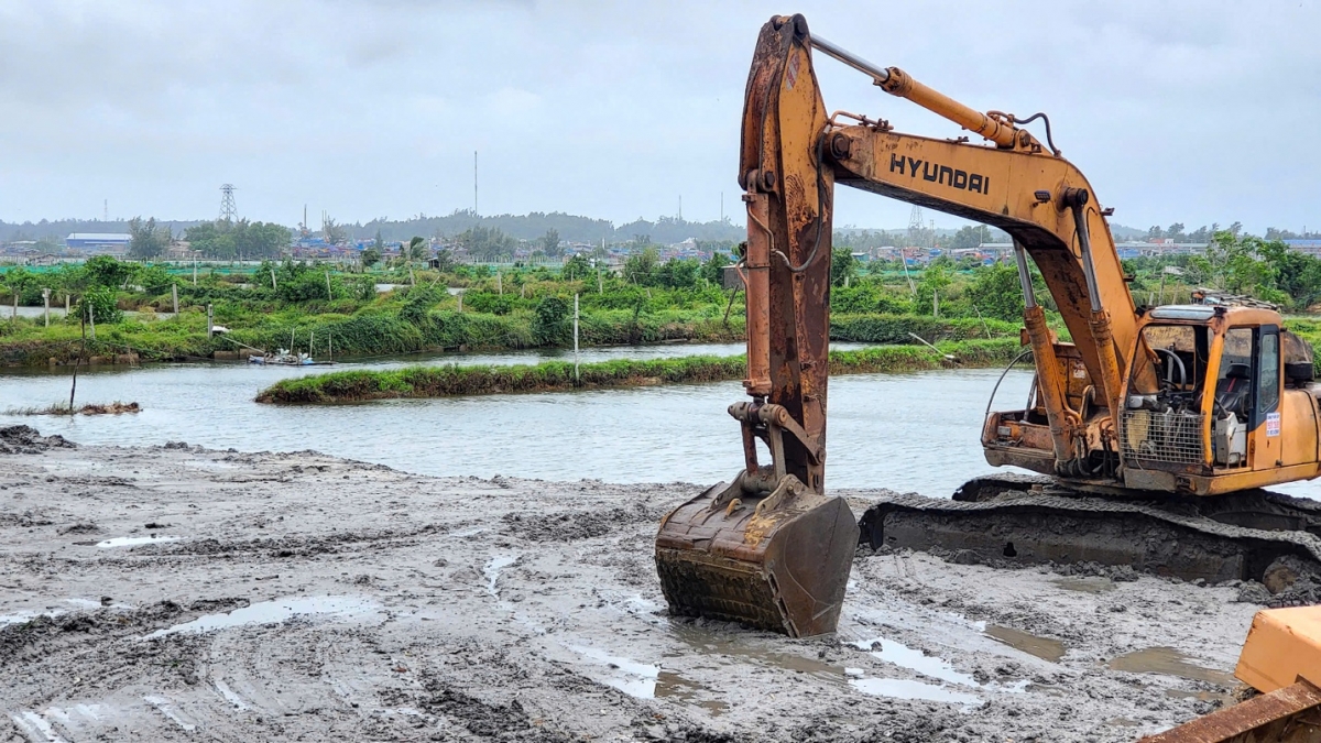 Về tránh bão, nhiều tàu cá Quảng Ngãi không có chỗ trú