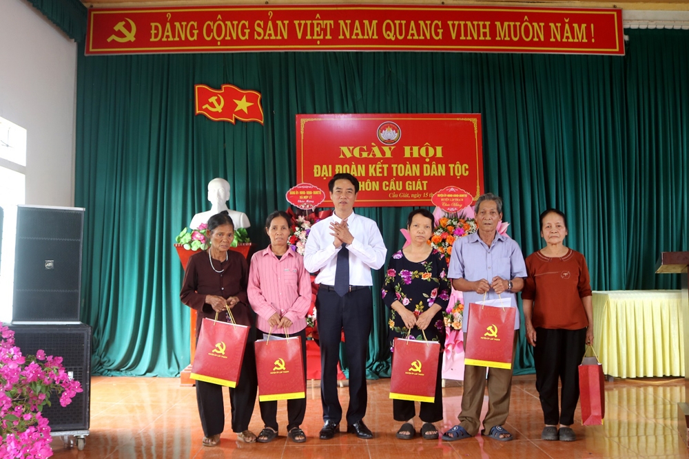 Lập Thạch (Vĩnh Phúc): Chủ tịch UBND huyện dự ngày hội Đại đoàn kết tại thôn Cầu Giát