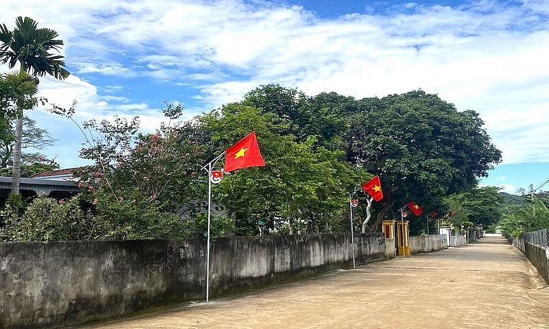 Nghệ An: Xã Tây Hiếu đón Bằng công nhận xã đạt chuẩn nông thôn mới nâng cao