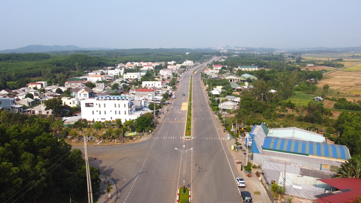 Quảng Ngãi đầu tư hạ tầng để thu hút đầu tư vào Dung Quất