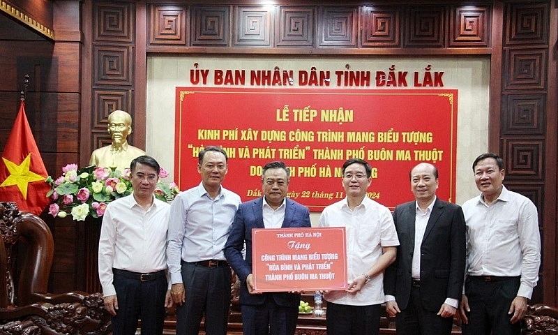 Đắk Lắk: Tiếp nhận 70 tỷ đồng kinh phí xây dựng mang biểu tượng “Hòa bình và Phát triển”