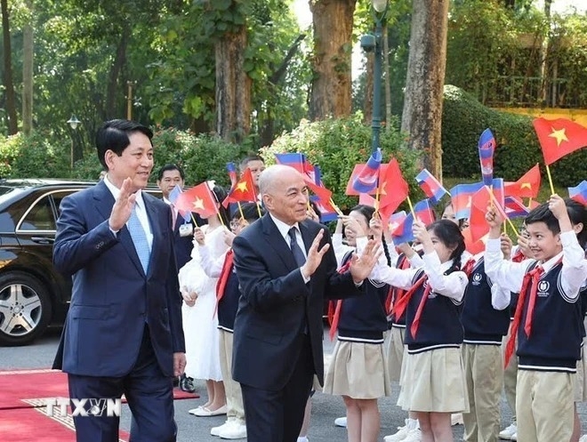 Chủ tịch nước Lương Cường chủ trì lễ đón Quốc vương Campuchia Norodom Sihamoni