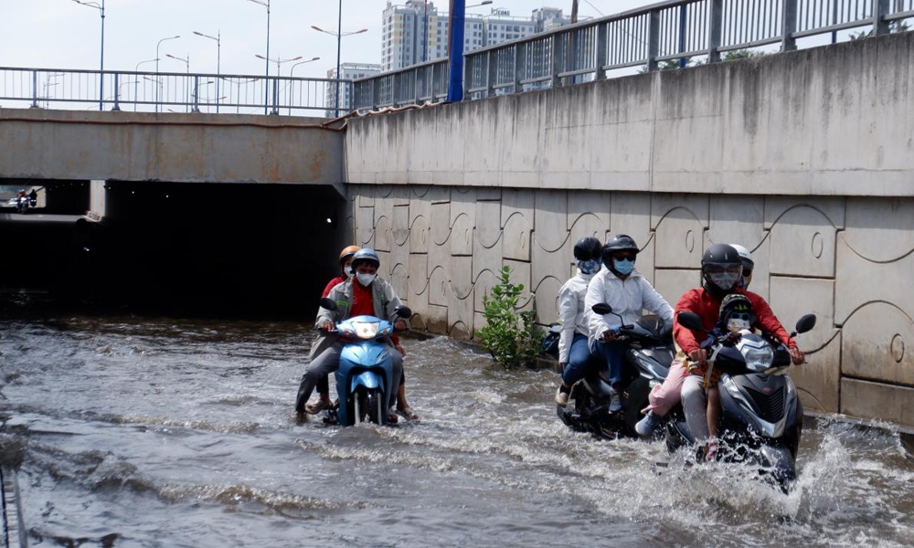 Thành phố Hồ Chí Minh: Hầm chui trước Bến xe Miền Đông mới ngập do nhà thầu chủ quan