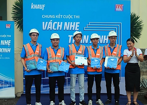 Trường Đại học Xây dựng Miền Tây: Thi thực hành chung kết cuộc thi “Vách nhẹ - trần xinh lần II năm 2024”