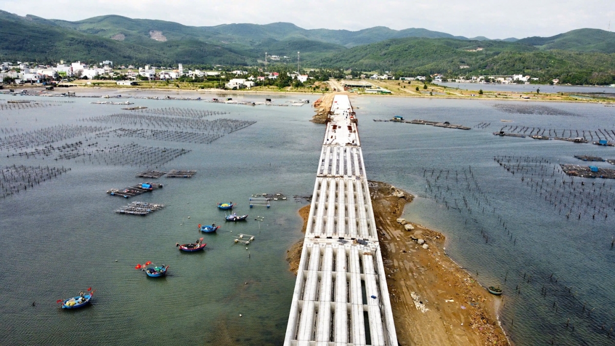 Quảng Ngãi: Tập trung tháo gỡ vướng mắc để giải ngân vốn đầu tư công cao nhất có thể