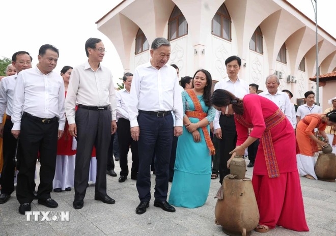 Tổng Bí thư Tô Lâm thăm và kiểm tra một số cơ sở kinh tế-xã hội tại Ninh Thuận