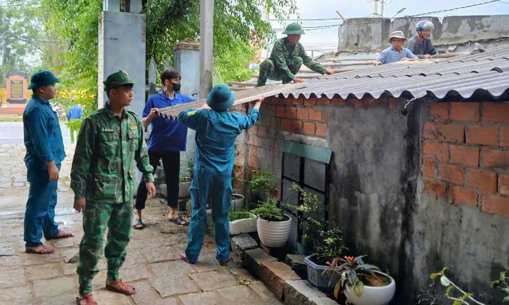 Bình Định: Nhiều hộ gia đình chính sách buộc sửa nhà “tự cứu mình” trước khi có chính sách hỗ trợ