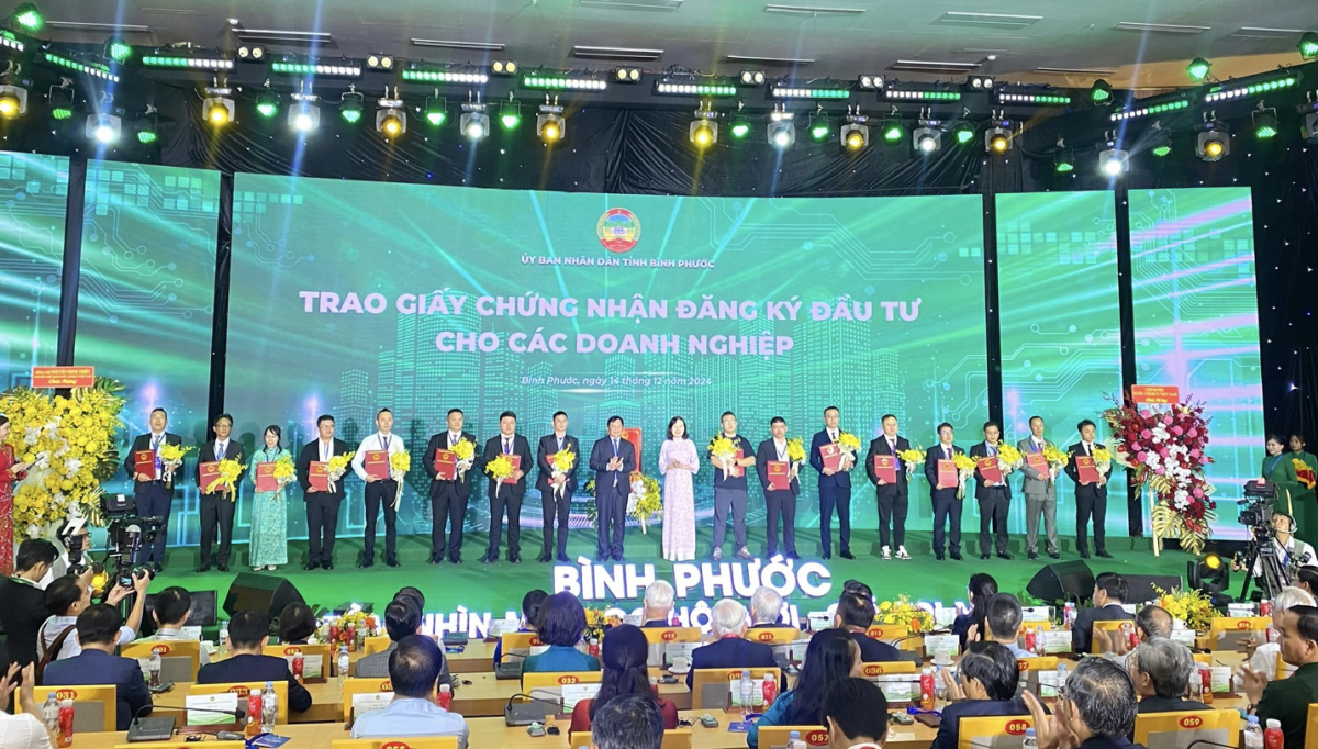 Quy hoạch tỉnh Bình Phước thời kỳ 2021 – 2030, tầm nhìn 2050: Trao chứng nhận đăng ký đầu tư cho 32 dự án lớn