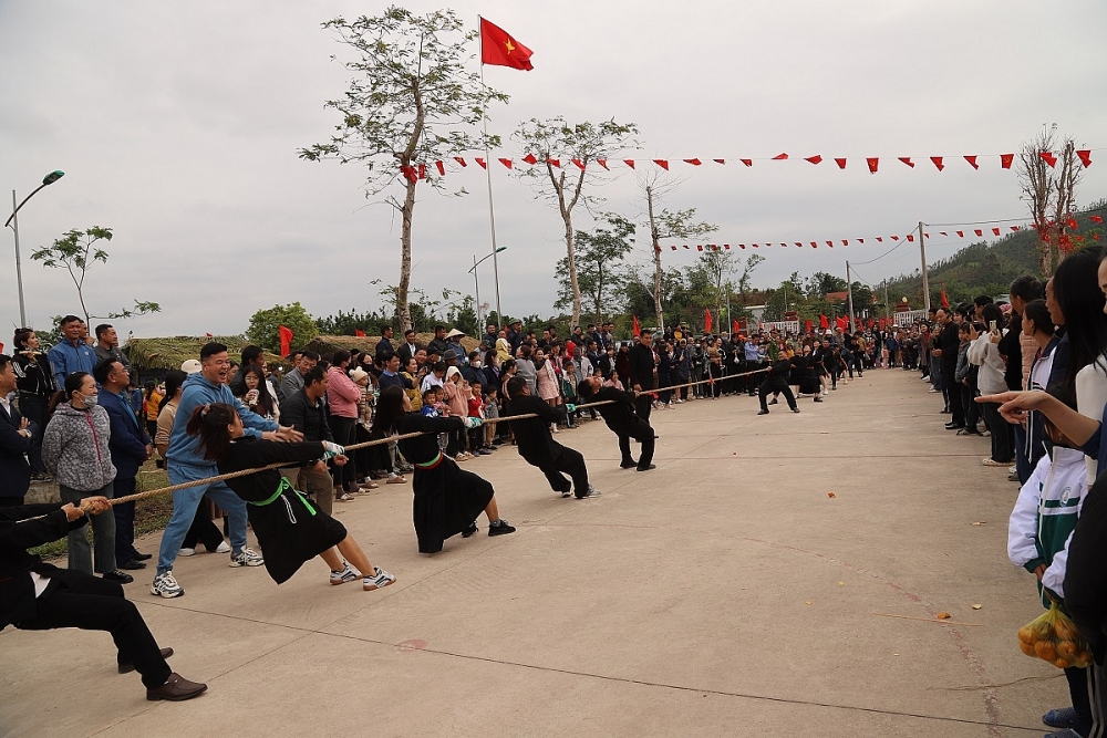 Du Xuân khám phá kho tàng văn hóa người Sán Dìu trên đảo Cái Bầu