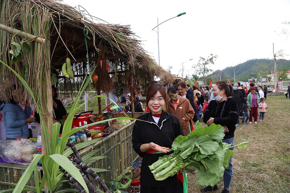 Du Xuân khám phá kho tàng văn hóa người Sán Dìu trên đảo Cái Bầu