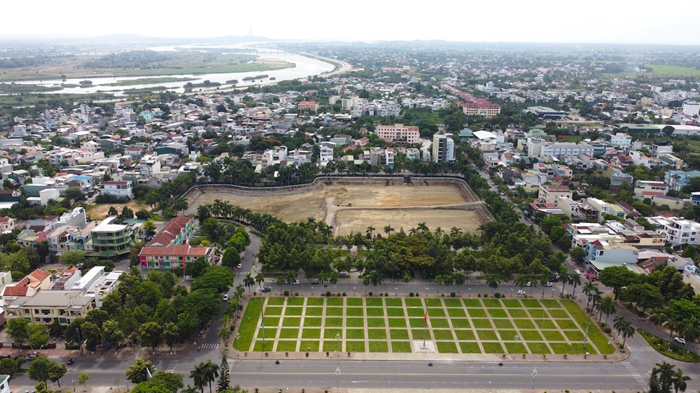 Thành phố Quảng Ngãi: Đường và Quảng trường Phạm Văn Đồng được nâng cấp, chỉnh trang như thế nào?