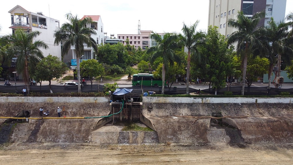 Thành phố Quảng Ngãi: Đường và Quảng trường Phạm Văn Đồng được nâng cấp, chỉnh trang như thế nào?