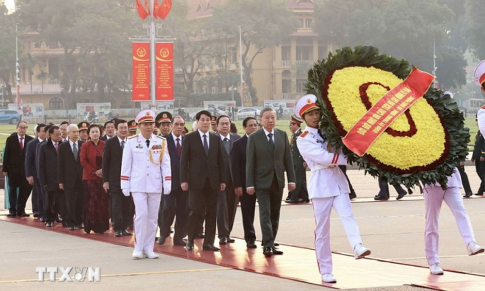 Lãnh đạo Đảng, Nhà nước, Quân ủy Trung ương vào Lăng viếng Chủ tịch Hồ Chí Minh