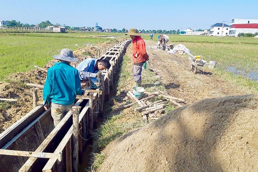 Hà Tĩnh: Đẩy mạnh thực hiện kế hoạch làm đường giao thông, rãnh thoát nước, kênh mương nội đồng