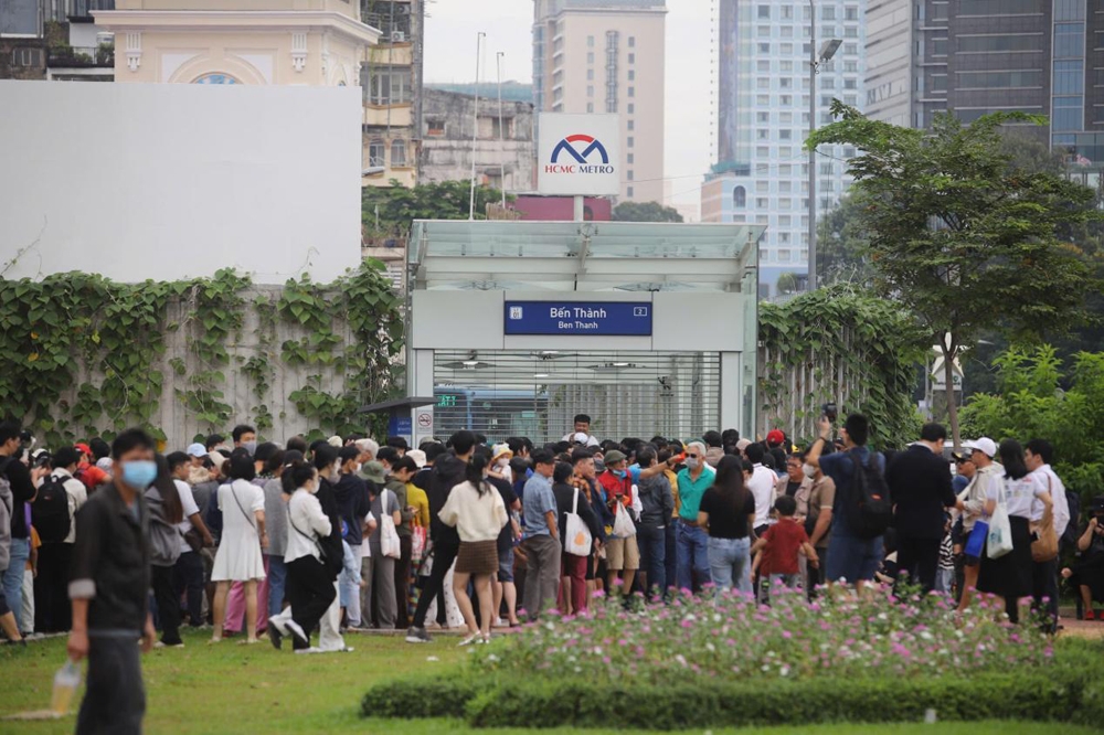 Thành phố Hồ Chí Minh: Đông nghịt người trải nghiệm Metro số 1 Bến Thành - Suối Tiên