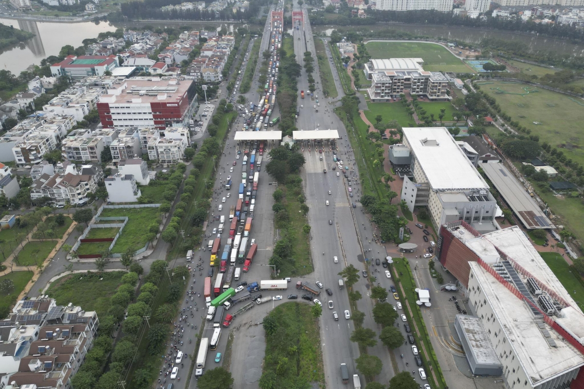 Thành phố Hồ Chí Minh: Cận cảnh hầm chui Nguyễn Văn Linh trước ngày thông xe toàn bộ