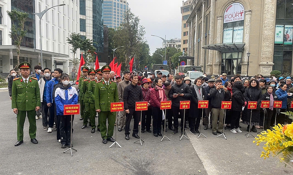 Hai Bà Trưng (Hà Nội): Vì sao chưa thể xử lý triệt để tình trạng lấn chiếm vỉa hè tại phường Lê Đại Hành?