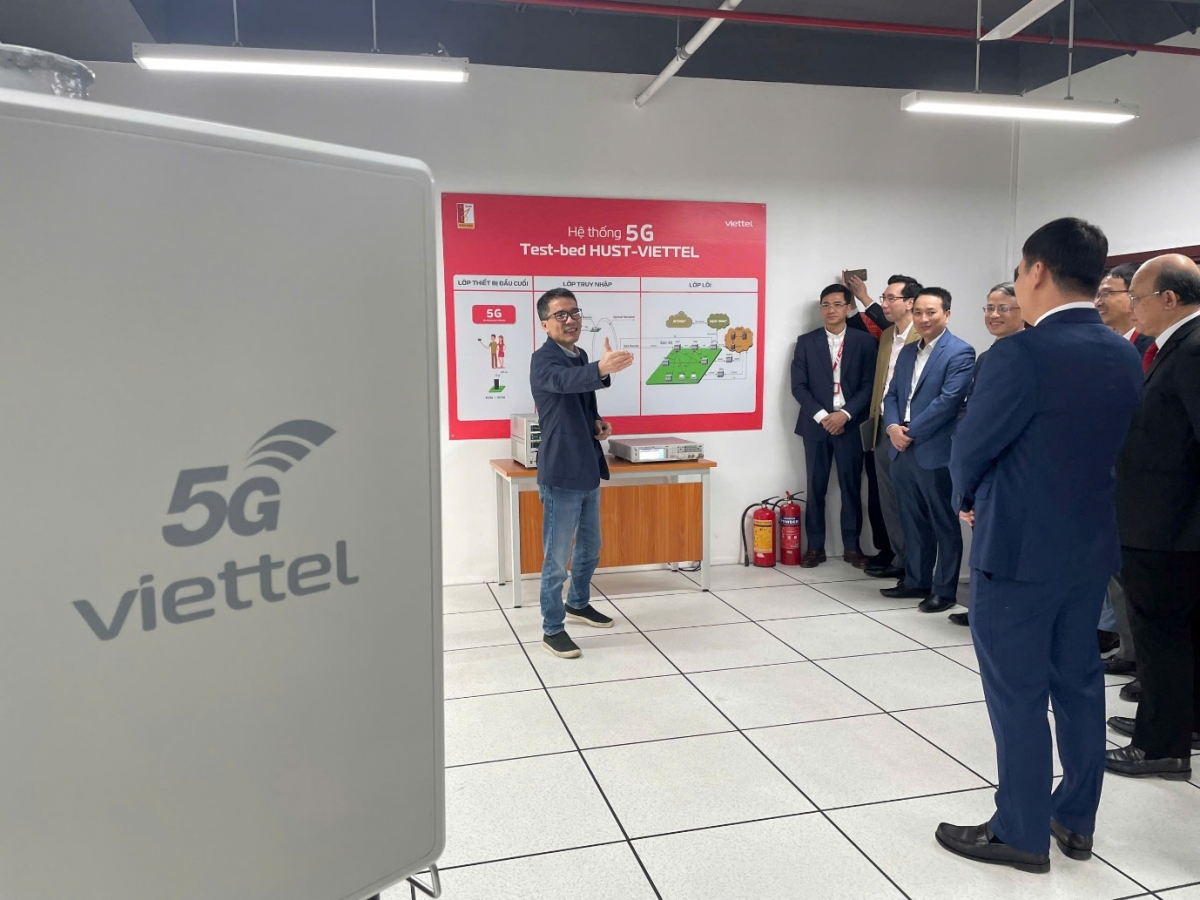 Viettel tài trợ phòng thí nghiệm 5G/6G Đại học Bách Khoa Hà Nội và 9 suất học bổng tài năng nghiên cứu