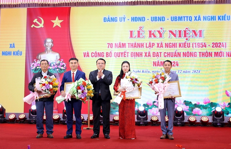 Nghi Lộc (Nghệ An): Xã Nghi Kiều đón Bằng công nhận xã đạt chuẩn nông thôn mới nâng cao